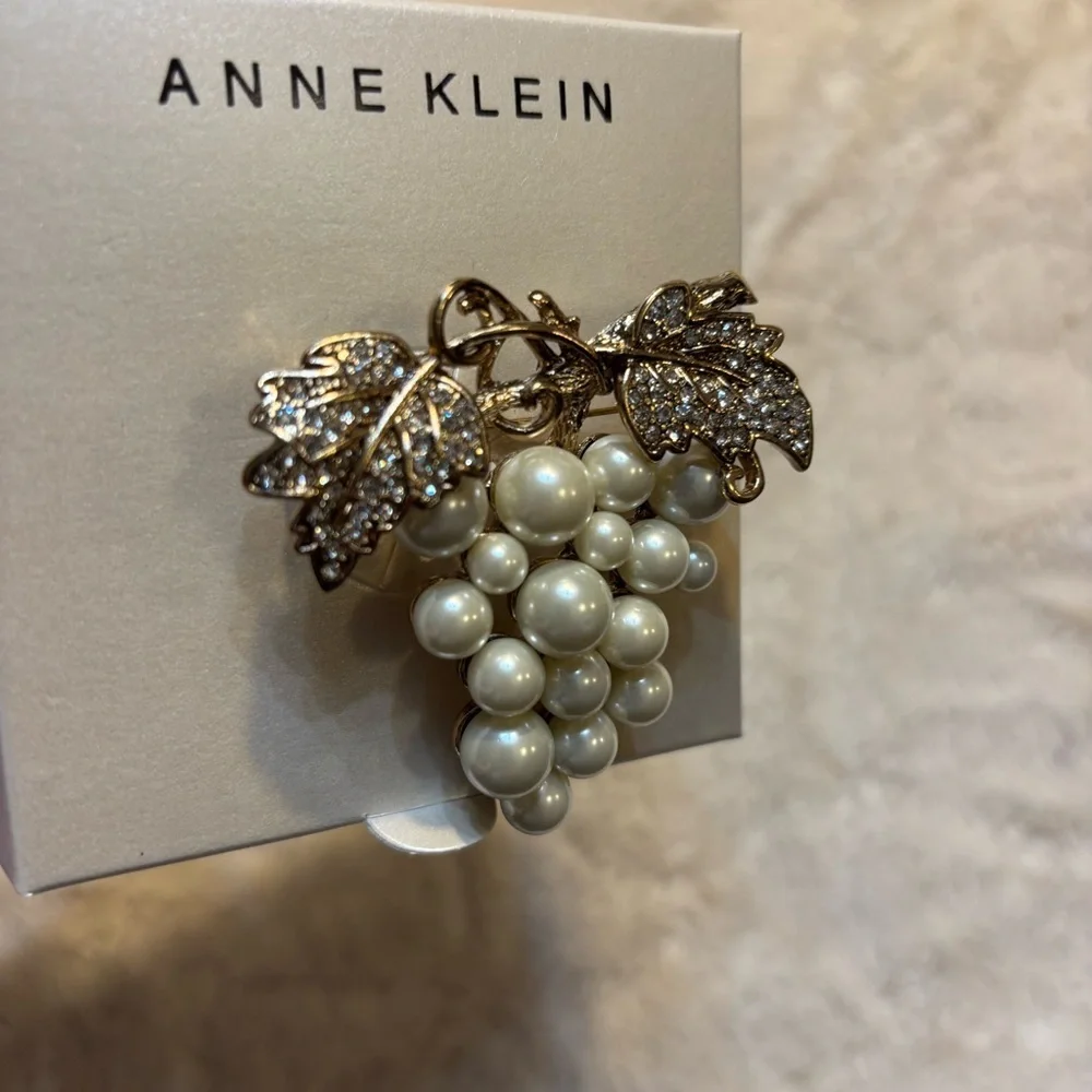 NEW Anne Klein Brooch Gold-tone Crystals Leaves Ivory Pearl Cluster Classic NIB